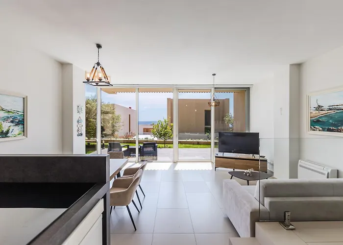 The Ionian Coast By Pikhost 希马拉