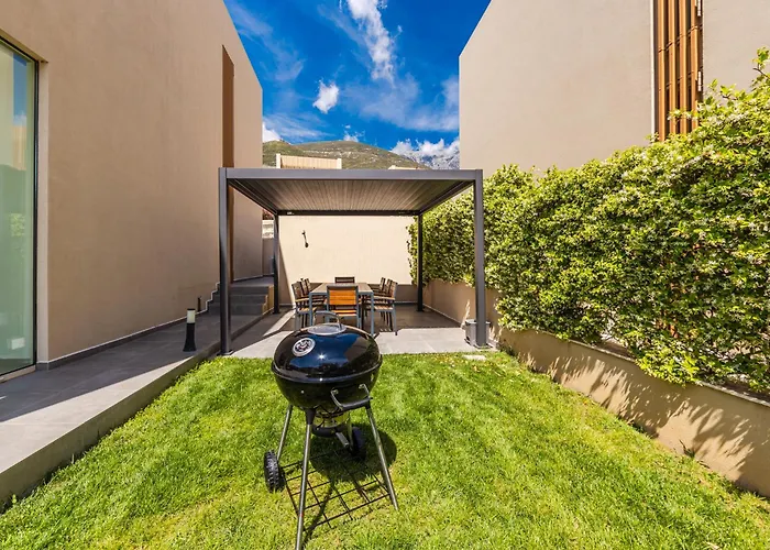 The Ionian Coast By Pikhost 希马拉