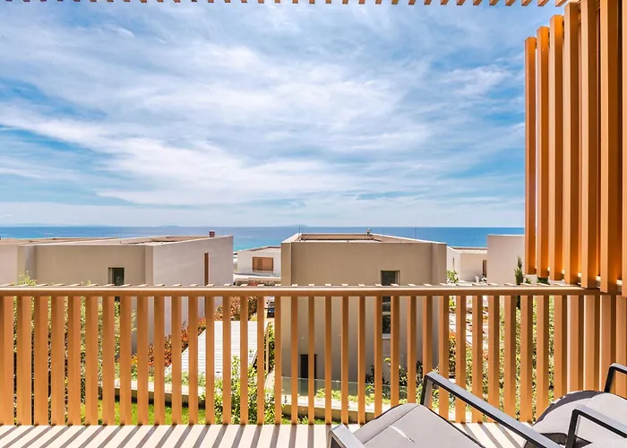 The Ionian Coast By Pikhost 希马拉